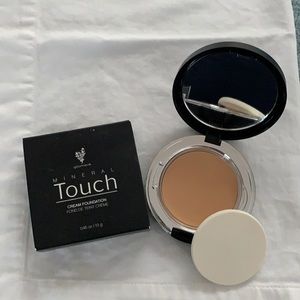 Younique Mineral Touch Cream Foundation